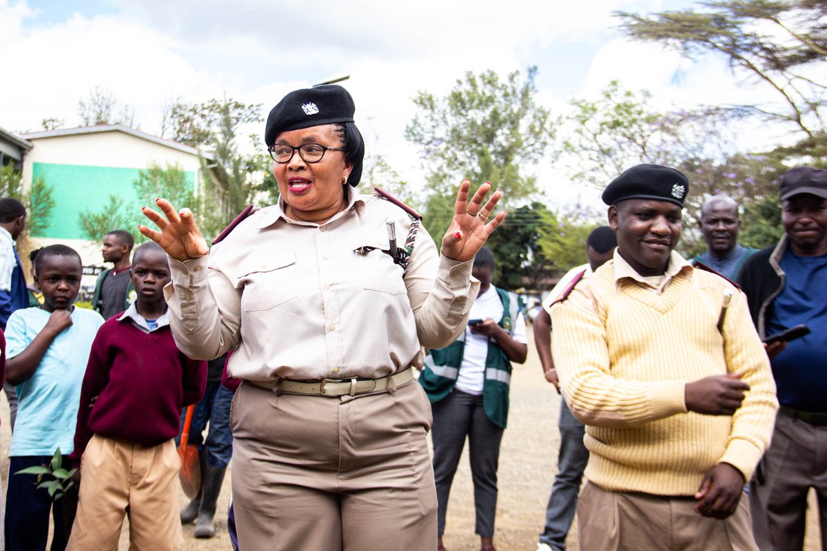 AmplifyhopeAfr's tweet image. A big thank you to @NairobiCityGov, local administration, NYS, Toi Primary School &amp;amp; all partners who joined us for #MazingiraDay2025 🌳
Your support made the tree planting a success as we worked together for a greener, cleaner future! 💚🌍

#GreenKenya #ClimateAction
#jazamiti