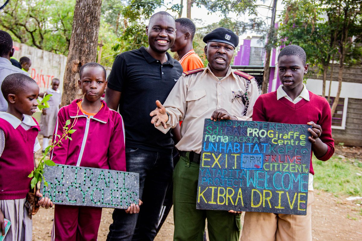 AmplifyhopeAfr's tweet image. A big thank you to @NairobiCityGov, local administration, NYS, Toi Primary School &amp;amp; all partners who joined us for #MazingiraDay2025 🌳
Your support made the tree planting a success as we worked together for a greener, cleaner future! 💚🌍

#GreenKenya #ClimateAction
#jazamiti