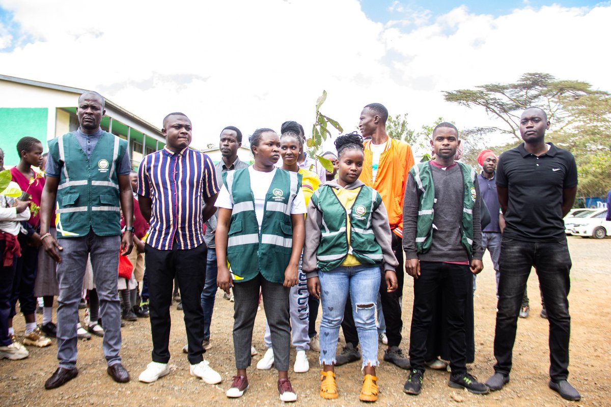 AmplifyhopeAfr's tweet image. A big thank you to @NairobiCityGov, local administration, NYS, Toi Primary School &amp;amp; all partners who joined us for #MazingiraDay2025 🌳
Your support made the tree planting a success as we worked together for a greener, cleaner future! 💚🌍

#GreenKenya #ClimateAction
#jazamiti