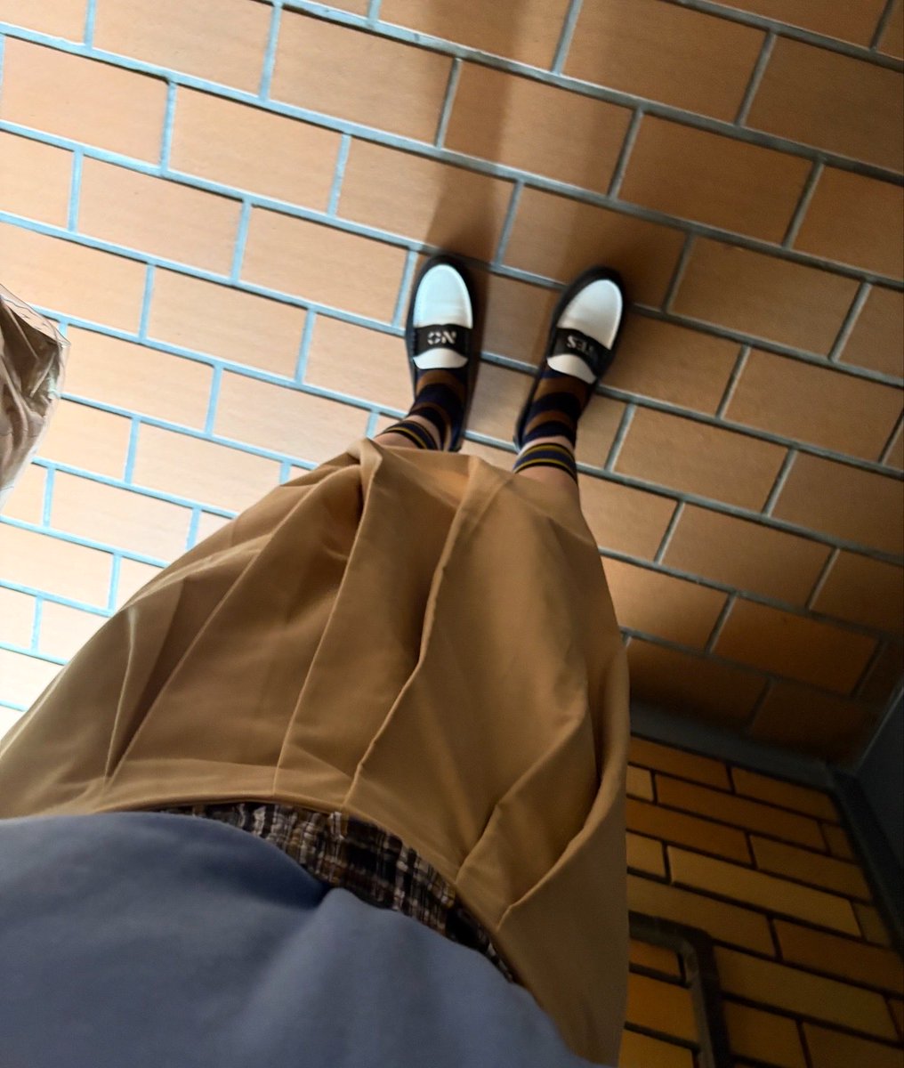 outauni's tweet image. 🍒「Cherry Coke mini」(75)🍒

かなり前に古着屋さんで5000円台だったMARNIスカートの私的正解の着方がついに判明し、今秋大活躍🍂
ドラストで280円くらいのリアルトランクスチェック柄とピアスを合わせました。
このポロ着るの20年ぶりくらい！

#cherrycoke #チェリーコーク #outauni #おおたうに