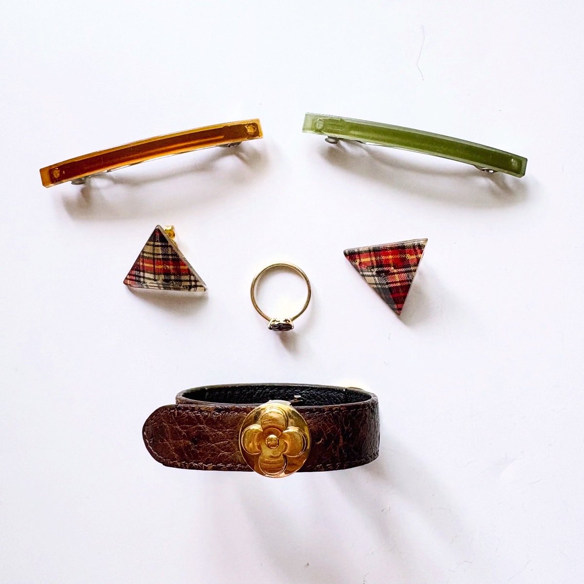 outauni's tweet image. 🍒「Cherry Coke mini」(75)🍒

かなり前に古着屋さんで5000円台だったMARNIスカートの私的正解の着方がついに判明し、今秋大活躍🍂
ドラストで280円くらいのリアルトランクスチェック柄とピアスを合わせました。
このポロ着るの20年ぶりくらい！

#cherrycoke #チェリーコーク #outauni #おおたうに