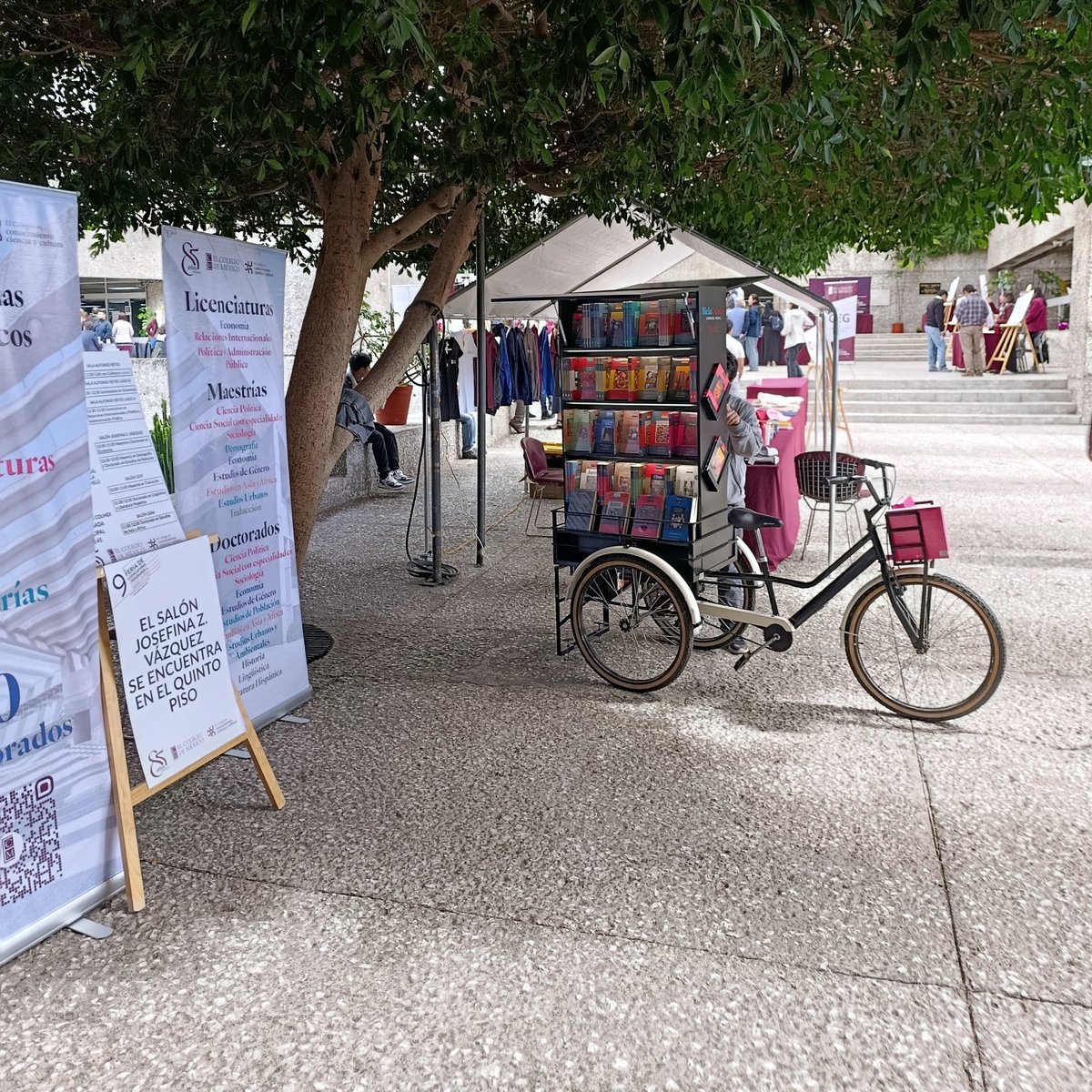 Publicaciones de El Colegio de México (@libroscolmex) on Twitter photo 🎒🏫Inicia la 9ª Feria de licenciaturas y posgrados y café con 
Colmecas alumni.
Te esperamos hoy hasta las 14:00 en nuestras instalaciones. 
¡Conoce cómo formar parte de la #ComunidadColmex! 
En la explanada principal Colmex y la #BiclaColmex con 20% de descuento 🎒🏫Inicia la 9ª Feria de licenciaturas y posgrados y café con 
Colmecas alumni.
Te esperamos hoy hasta las 14:00 en nuestras instalaciones. 
¡Conoce cómo formar parte de la #ComunidadColmex! 
En la explanada principal Colmex y la #BiclaColmex con 20% de descuento
