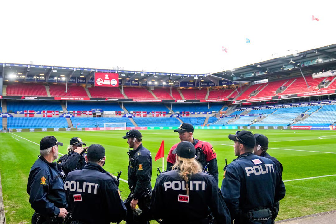 news_az's tweet image. ⚡#Protests in #Oslo ahead of Norway-Israel match

Mass pro-Palestinian protests took place in Oslo ahead of the World Cup qualifier between #Norway and #Israel. Hundreds of Palestinian supporters gathered outside the parliament building, many wearing Palestinian national team…