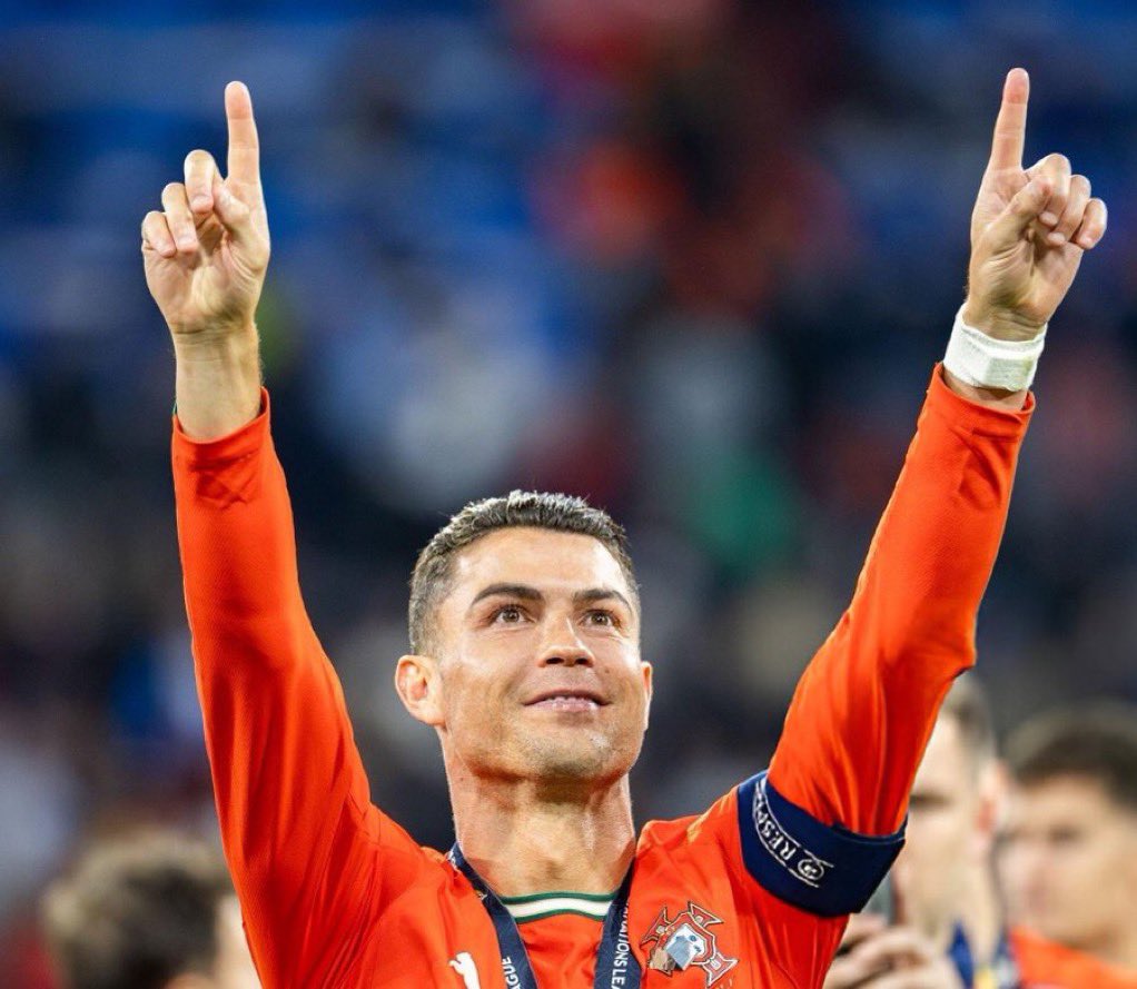 6x7z1's tweet image. 🚨🚨

 - التغريده المعتاده قبل المباراه

اكتب توقعك كم راح يسجل القووت 🐐🐐

هدف ؟
هدفين ؟
هاتريك ؟
سوبر هاتريك ؟
ميغا هاتريك ؟