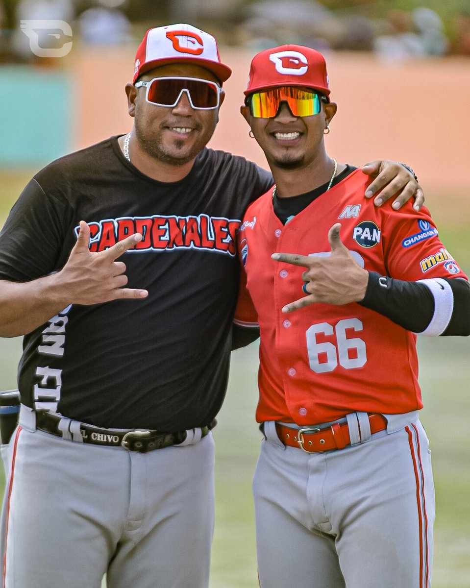 ベネズエラの Cardenales de Lara 。オリジナルの公式ゲーム。 BAT SOFTBOL