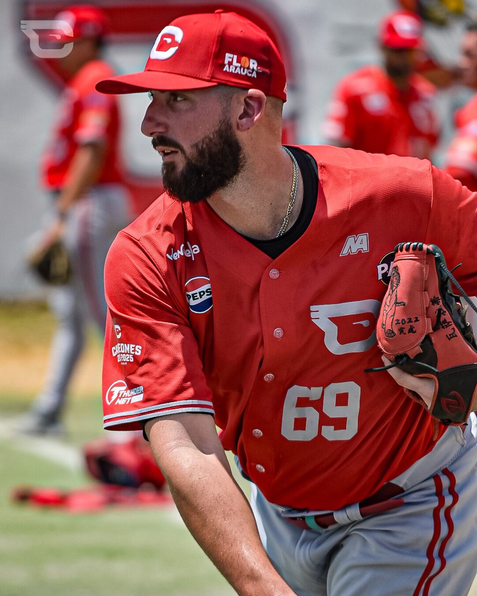 ベネズエラの Cardenales de Lara 。オリジナルの公式ゲーム。 BAT SOFTBOL