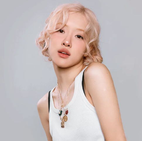AboutMusicYT's tweet photo. Rosé says she had the biggest fight with Bruno Mars right before the music video shoot of APT. but they made up on set. https://t.co/9P93EimOX6