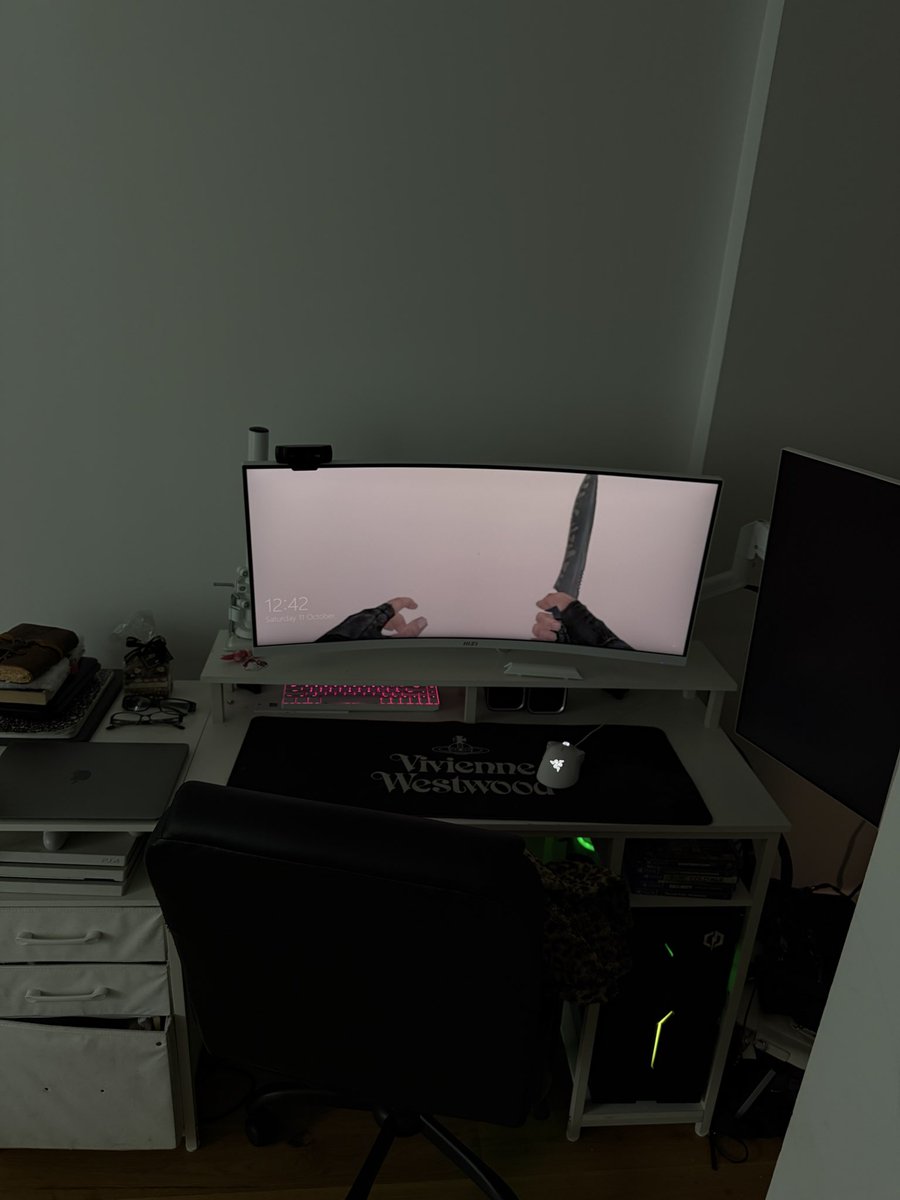 finalkiIIcam's tweet image. rate my setup  #incel party