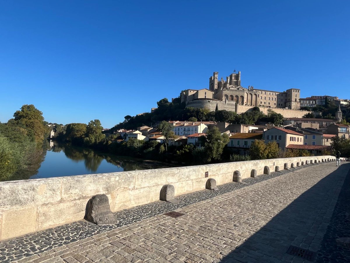 We zijn een week in het zuiden van Frankrijk. Gister hebben we 's avonds gepicnickt aan de Middellandse Zee. Vandaag hebben we Béziers en Agde bezocht.