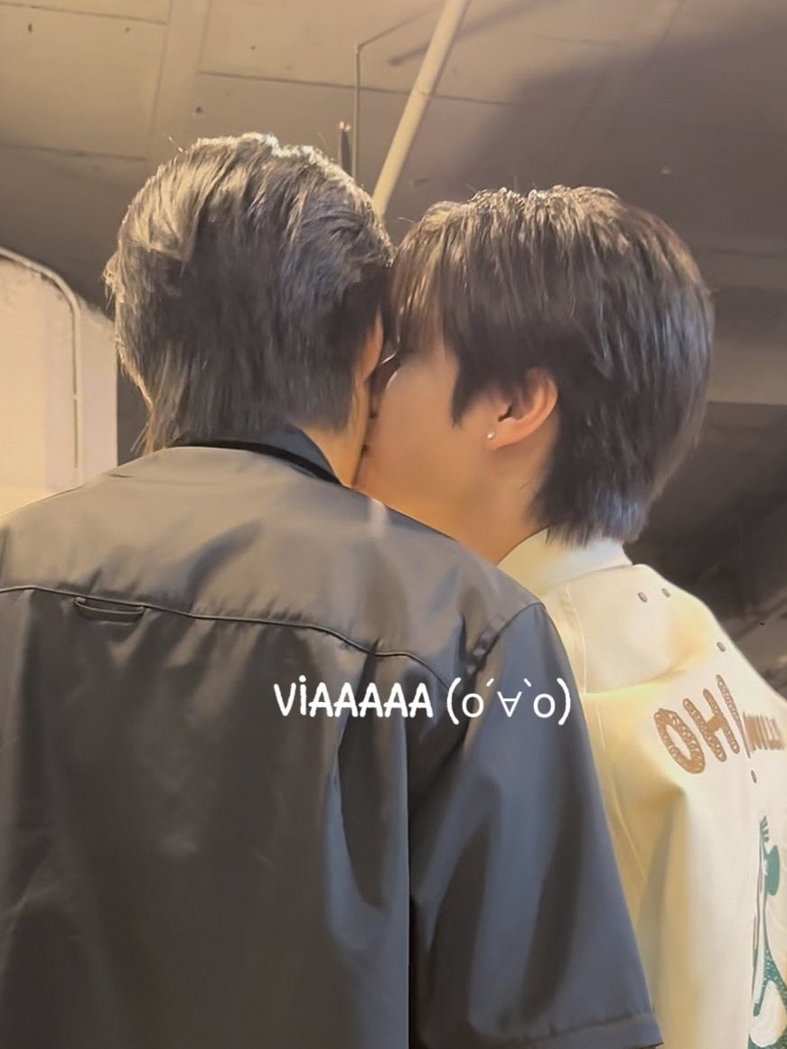 lkmcklvr's tweet image. lukemick and their love for each other’s cheeks! 😭🤍

📸 trytobecheese, sa_mhad 

LUKEMICK FIRST FANSIGN
#GMMTVFANIVALxLukeMick
         ↳ ꒰ #lukeso_ ♡ #mickmetas ꒱