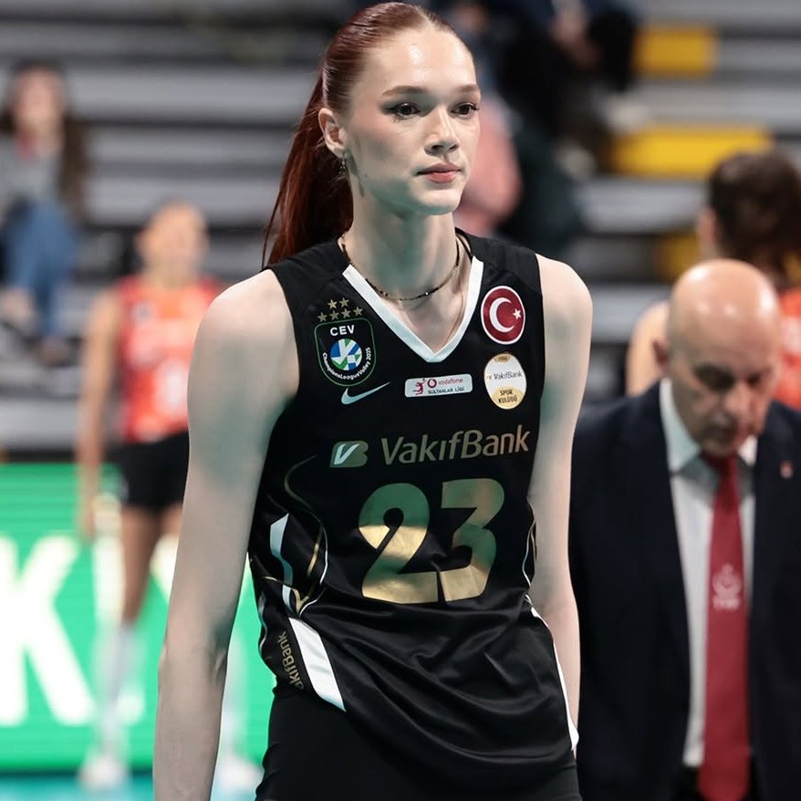 ⚡️ Marina Markova x Zeren İlk 2 Set

14/23 %61h
3 blok
%60 pm, %53 mm ( 15 manşet )
17 sayı, +13 WL

📊 Set 2 -> 11/17 %65h, 1 blok, 12 sayı