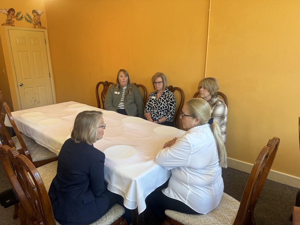 RepMMM's tweet image. Great stop at Little Mexico in Mt. Pleasant, a family-owned restaurant that’s as authentic as it is hardworking. We talked about how provisions in the Working Families Tax Cuts, like No Tax on Tips and the permanent 199A deduction, are making a real difference for Iowa small…