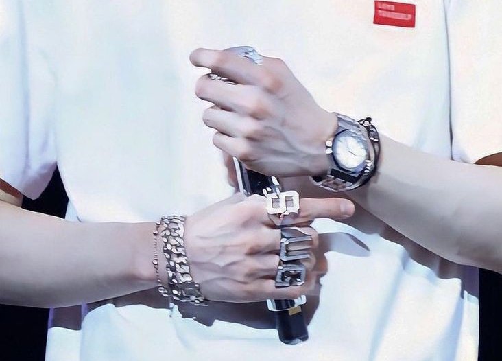 sugadooll's tweet photo. The most iconic rings https://t.co/hQUfRAp3Qv