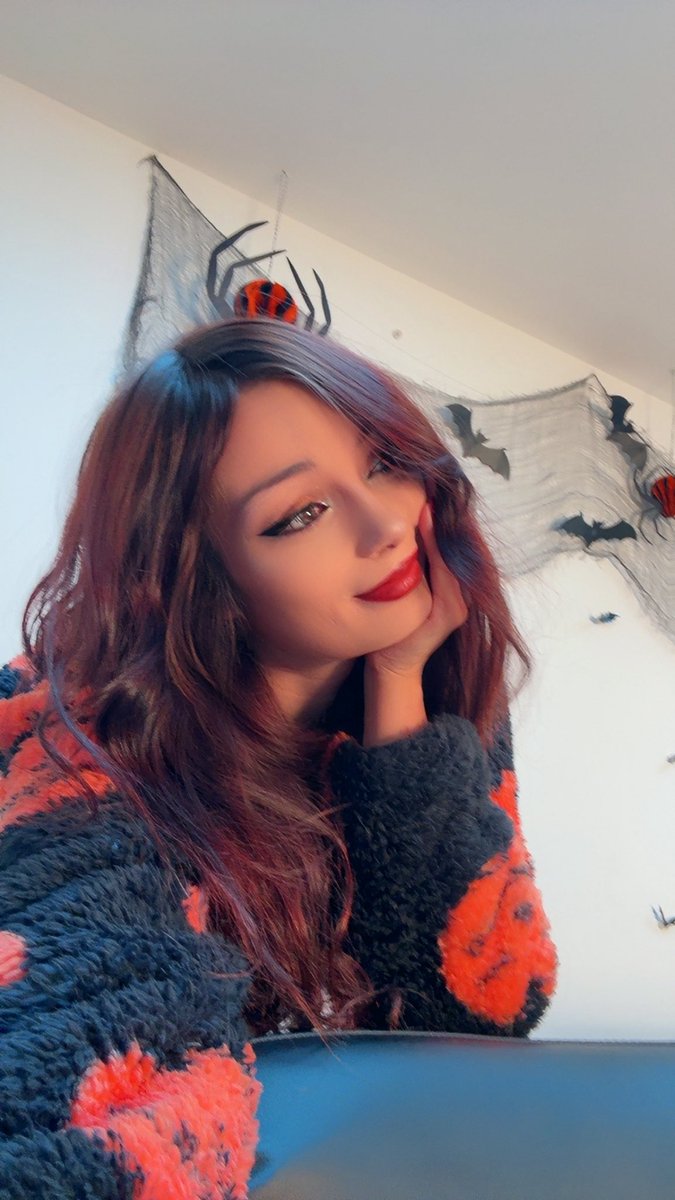 milf_gaard's tweet photo. Spoopy month is upon us 😈 https://t.co/SFs2DfoQts