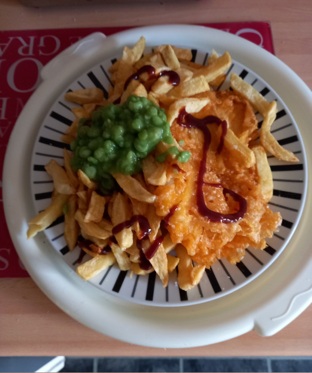 tim252379's tweet image. English Fish and chips and Mushy Peas 🇬🇧🇬🇧🇬🇧