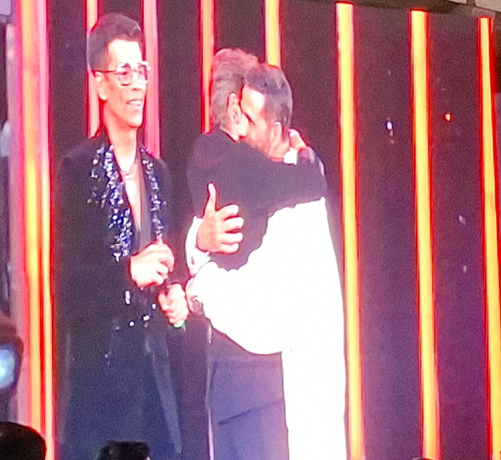 SinghRowdysingh's tweet image. Srk ❤️ Akshay kumar ❤️ 
#FilmfareAwards2025