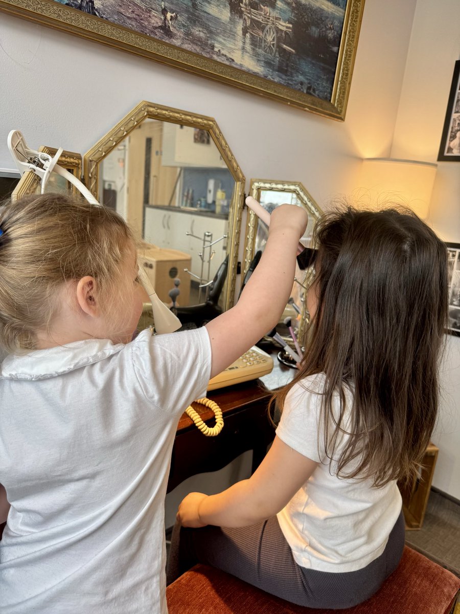 Marresshouse's tweet image. From brushes to blush! Our budding stylists are expressing themselves through hair and makeup role play - developing their imagination, fine motor skills and social interactions 🌟 #EarlyYears #LearningThroughPlay #ExpressiveArts