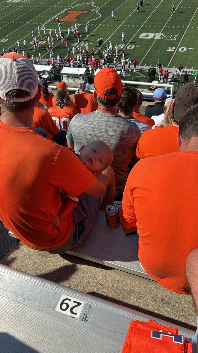 _uncleAndrew_'s tweet image. Get this kid a beer