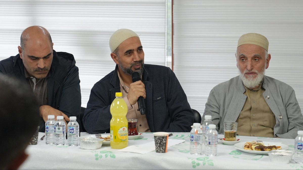 Arnavutköy’de düzenlediğimiz Gazze İstişare Toplantısı yoğun bir katılımla gerçekleşti.
Gazze’deki soykırım, abluka ve işgal karşısında atılacak somut adımları ve Trump planını istişare ettik.
Katılım sağlayan tüm STK Temsilcisi, alim ve kanaat önderlerine teşekkür ederiz.