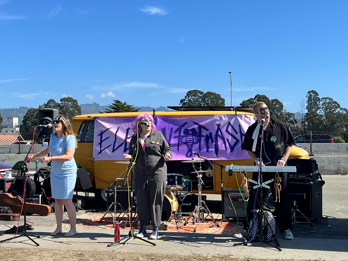 The Clarences live at Lee Hoffman's Solar Van Saturdays on Saturday, 10/4/25 in Berkeley, CA!

#theclarences #robertmedeiros #erinshannon #leslieouthier #leehoffman #solarvansaturdays #eddiemurphy #SNL #joepiscopo #rockandrollandthensome #clarencewalker #thebeatles #buzzyfree