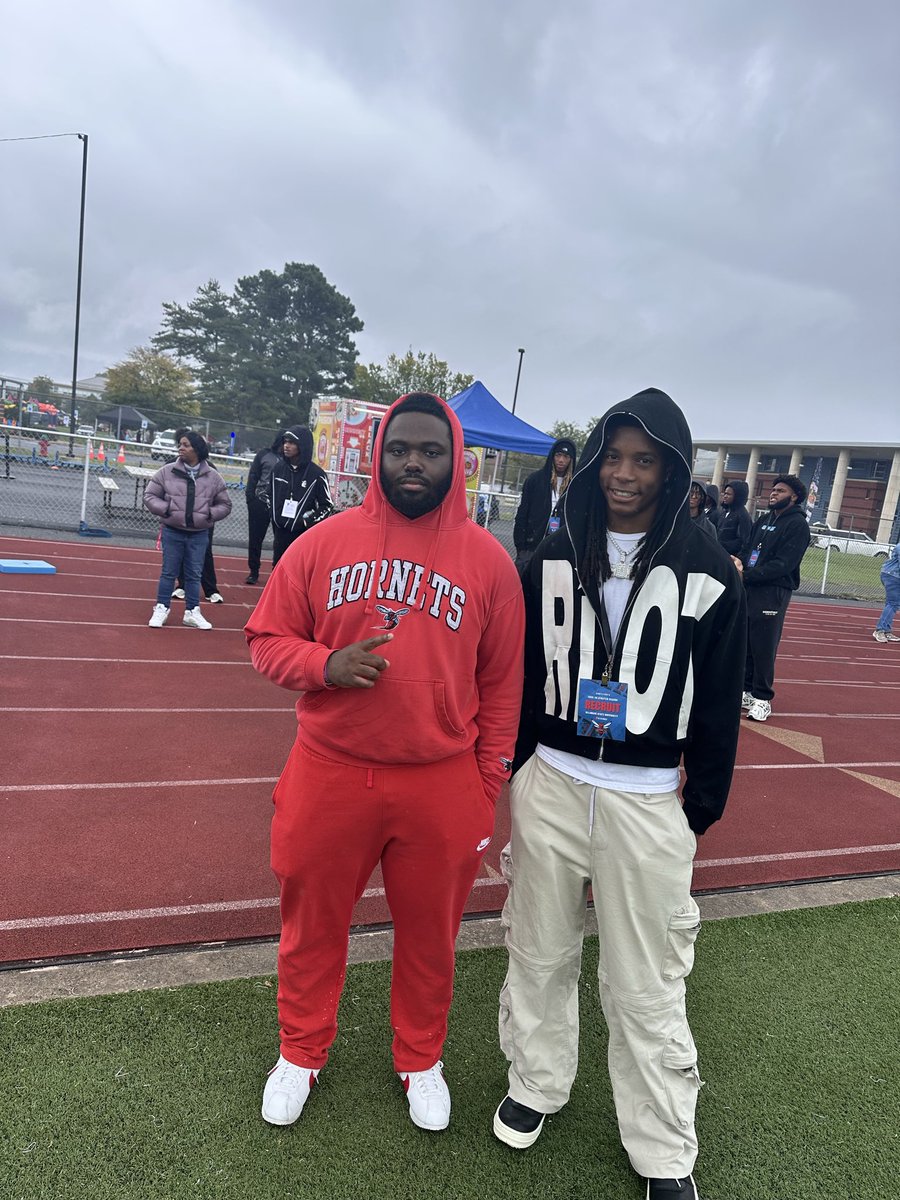 Coi_Guyton's tweet image. Great time at Delaware State today! Thank you to the coaches @DeSeanJackson10 @SAMIEPARKER @CoachTclark @coachwinters26 for having me out again and showing love. Loved the energy! 🏈🔥 #Hornets #GameDayVisit #Homecoming