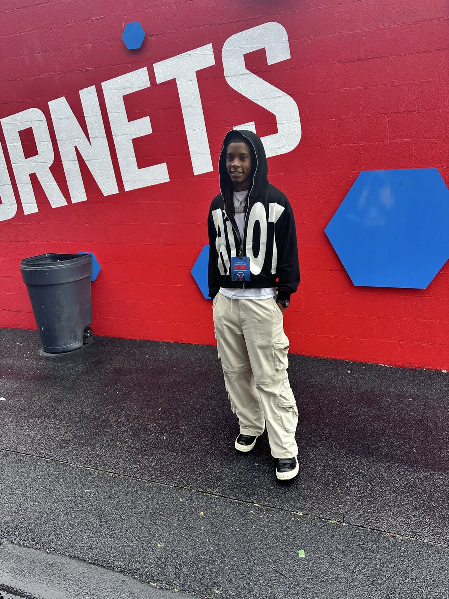 Coi_Guyton's tweet image. Great time at Delaware State today! Thank you to the coaches @DeSeanJackson10 @SAMIEPARKER @CoachTclark @coachwinters26 for having me out again and showing love. Loved the energy! 🏈🔥 #Hornets #GameDayVisit #Homecoming