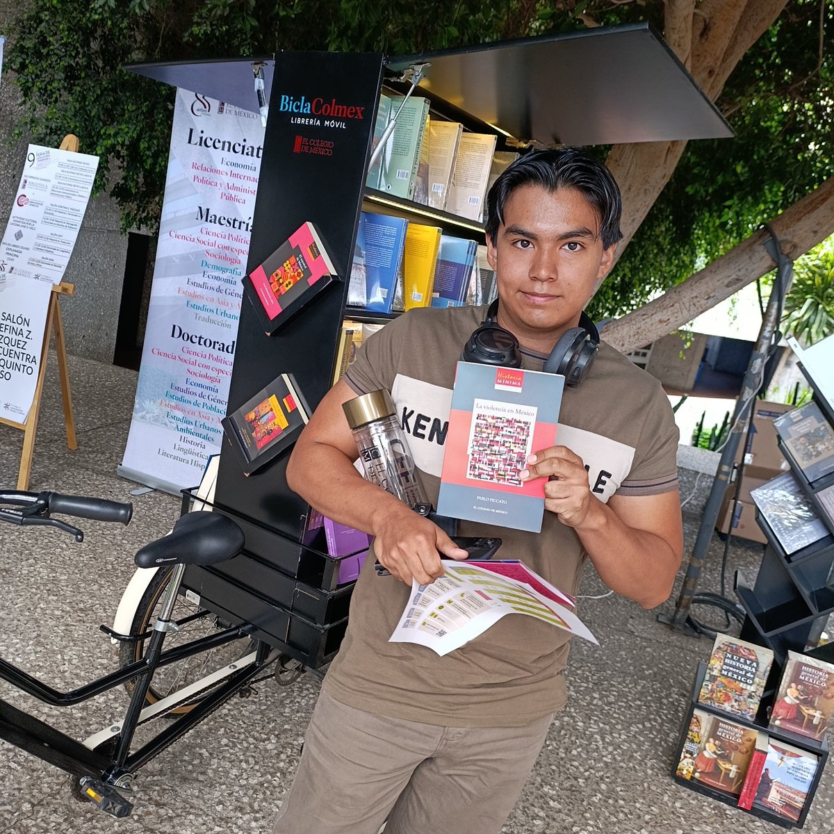 Publicaciones de El Colegio de México (@libroscolmex) on Twitter photo 🎒🏫Inicia la 9ª Feria de licenciaturas y posgrados y café con 
Colmecas alumni.
Te esperamos hoy hasta las 14:00 en nuestras instalaciones. 
¡Conoce cómo formar parte de la #ComunidadColmex! 
En la explanada principal Colmex y la #BiclaColmex con 20% de descuento 🎒🏫Inicia la 9ª Feria de licenciaturas y posgrados y café con 
Colmecas alumni.
Te esperamos hoy hasta las 14:00 en nuestras instalaciones. 
¡Conoce cómo formar parte de la #ComunidadColmex! 
En la explanada principal Colmex y la #BiclaColmex con 20% de descuento