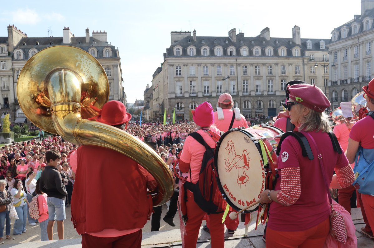 RAutrement's tweet image. #OctobreRose #Rennes #CancerDuSein #Prévention #MarcheSolidaire #LaColombia #ToutRennesCourt Rennes a marché en rose ce 11 octobre. Des milliers de participants pour la prévention du cancer du sein, dans la bonne humeur et la solidarité. rennes-infos-autrement.fr/rennes-en-rose/