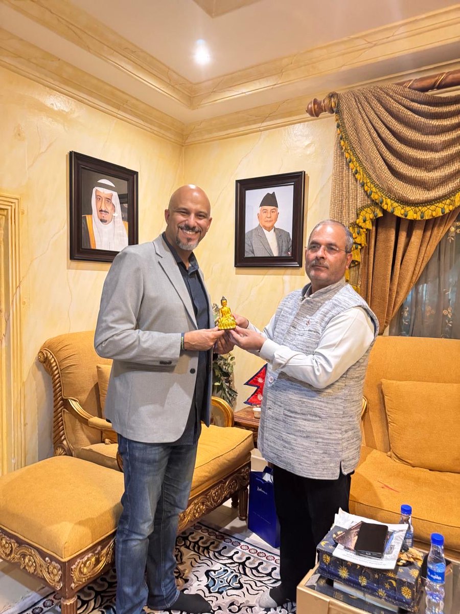 NareshDhakal8's tweet photo. I met to Mr.Mohamed Isa today who is a Speaker,Author and Adventurer of the Kingdom of Baharain ;visited Nepal 8 times.He is focusing to the Mt.Everest and Culture. We exchanged token of Souvenir. https://t.co/CFTZb1e3lt