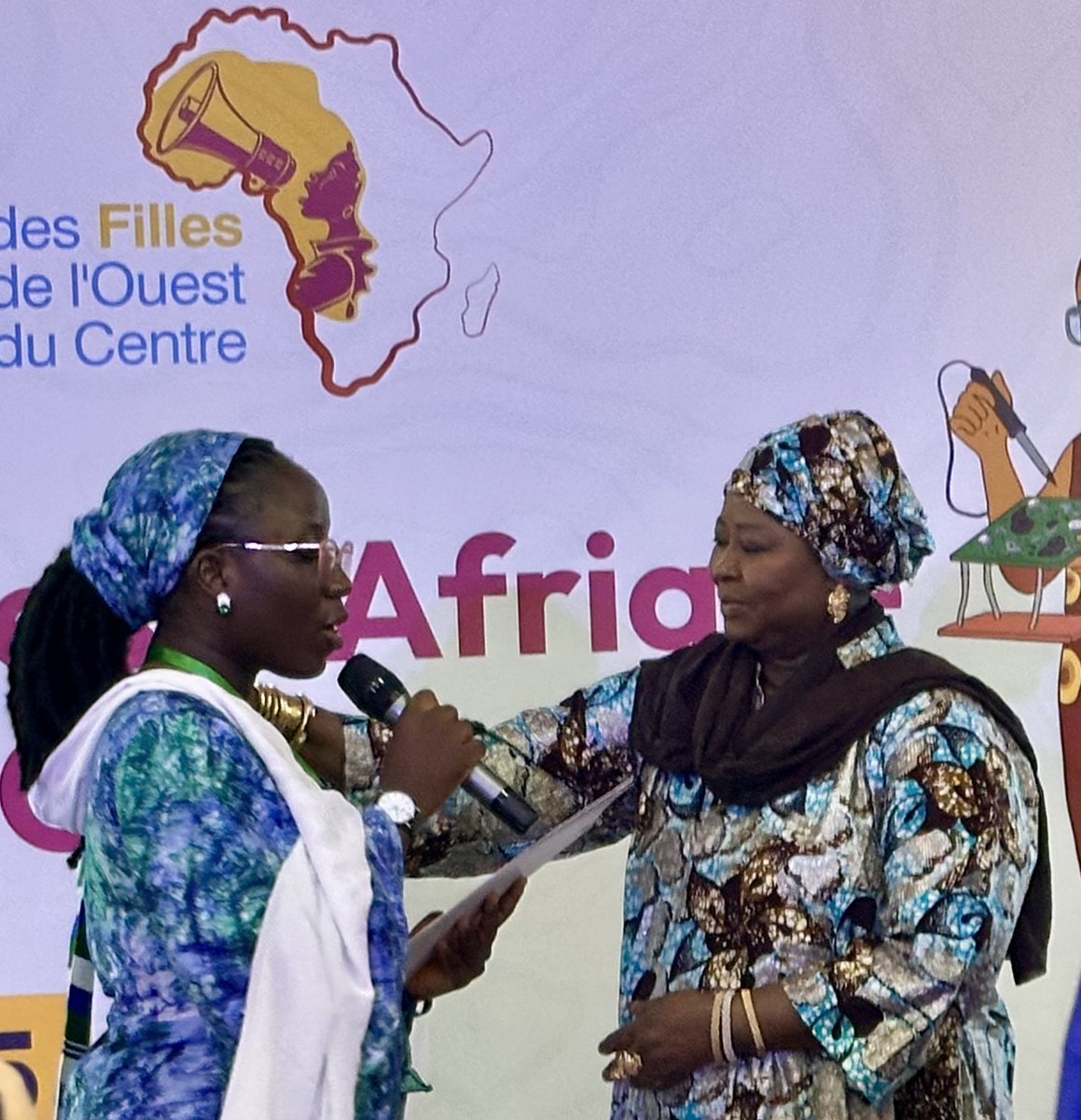 RudolfSchwenk's tweet photo. At the closure of #GirlsSummitDakar2025 Sherilyn from #SierraLeone , on behalf of all the adolescent girls, handed over the summit declaration to the honourable Minister of Family in Senegal.

#IDG2025 #DayOfTheGirl #GirlVoices https://t.co/K4naNayDQY
