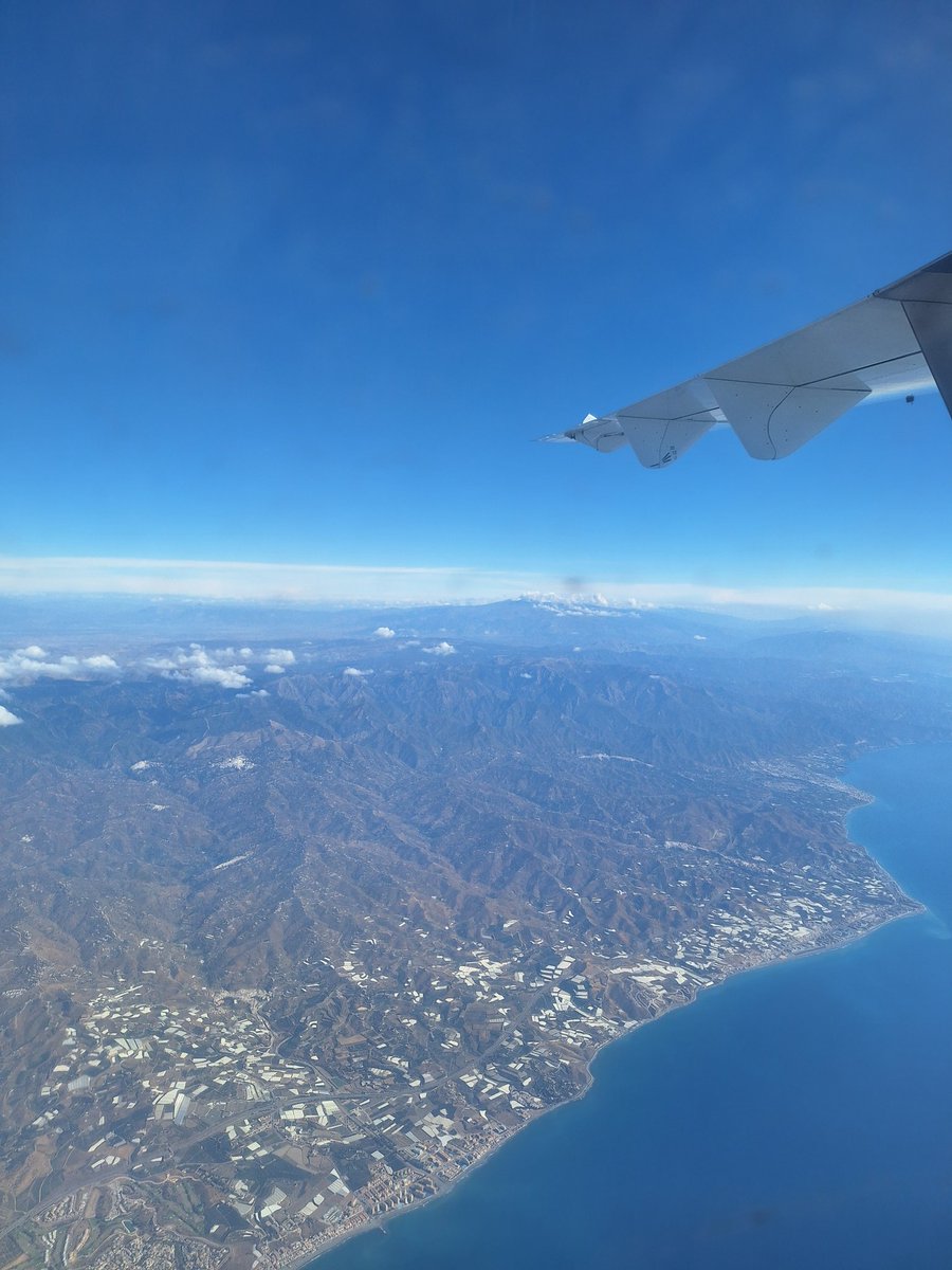 meteo_melilla's tweet image. Ruta #Granada - #Melilla en la que se puede ver un cambio evidente de las condiciones atmosféricas, y la gran capa de calima que cubre el entorno de nuestra ciudad.
Se pueden apreciar en las primeras fotos parte de la costa de #Malaga y parte de la costa de Granada.