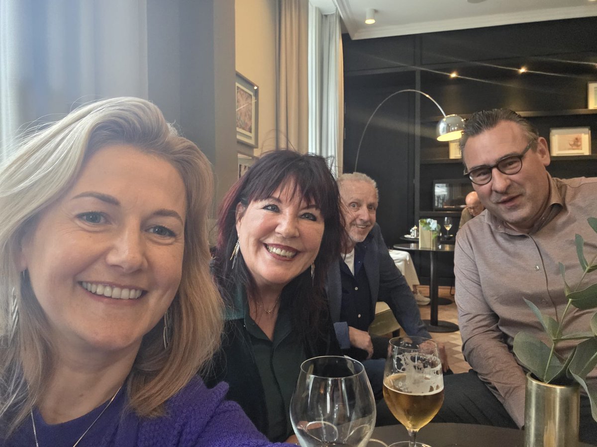 Wat een geweldige training hebben wij vandaag gevolgd! Met <a href="/RicharddeMos/">Richard de Mos 💚💛</a> en <a href="/CoenBom/">Coen Bom</a> die als geen ander de uitdagingen begrijpen waar je als lokale partij voor komt te
Hartelijk dank aan Richard en Coen! 💙💙💙💙💙💙💙💙💙💙💙

#zwolleverdientbeter #maakonsdegrootste