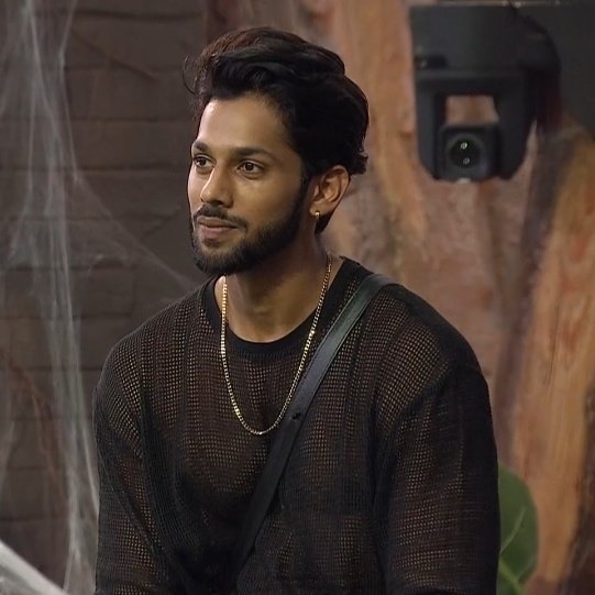 QueenBushra_77's tweet image. One more WKV without discussing a single point about his game and view , wth is this biasness!!!

#BaseerAli  #BiggBoss19 #BaseerBob