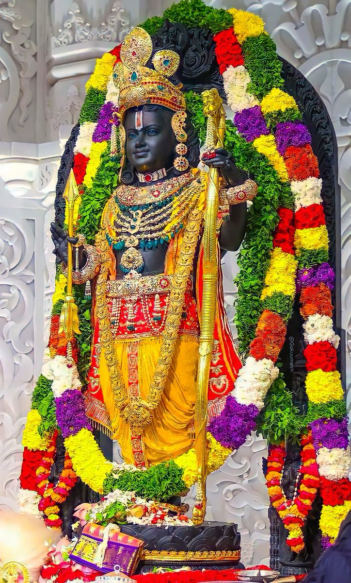 Urvi535318's tweet image. अयोध्या के राजा राम, मर्यादा पुरुषोत्तम, धर्म और आदर्श का प्रतीक हैं। वे राजा होने के बावजूद सत्य और धर्म को हमेशा सर्वोपरि मानते थे। पिता के वचन का पालन करते हुए उन्होंने 14 वर्षों का वनवास स्वीकार किया। माता सीता और भाई लक्ष्मण के साथ उनका जीवन हमें त्याग, प्रेम और…
