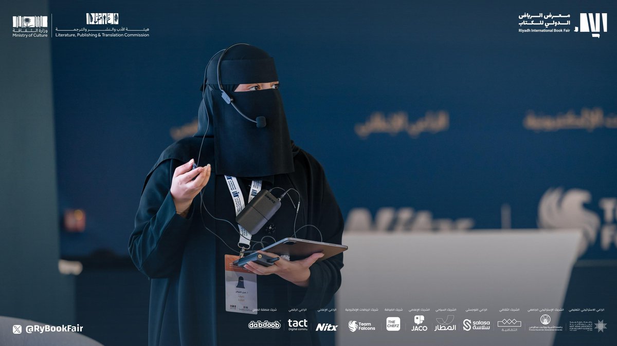 RyBookFair's tweet image. جانب من ورشة عمل أُقيمت اليوم بعنوان: "الموافقات بين الشعر الفصيح والنبطي"، قدّمتها: أ. هديل الشيباني، تناولت خلالها نقاط الالتقاء بين الشعر الفصيح والشعر النبطي وجماليات التداخل الاجتماعي، ضمن فعاليات #معرض_الرياض_الدولي_للكتاب_2025
#الرياض_تقرأ
#هيئة_الأدب_والنشر_والترجمة