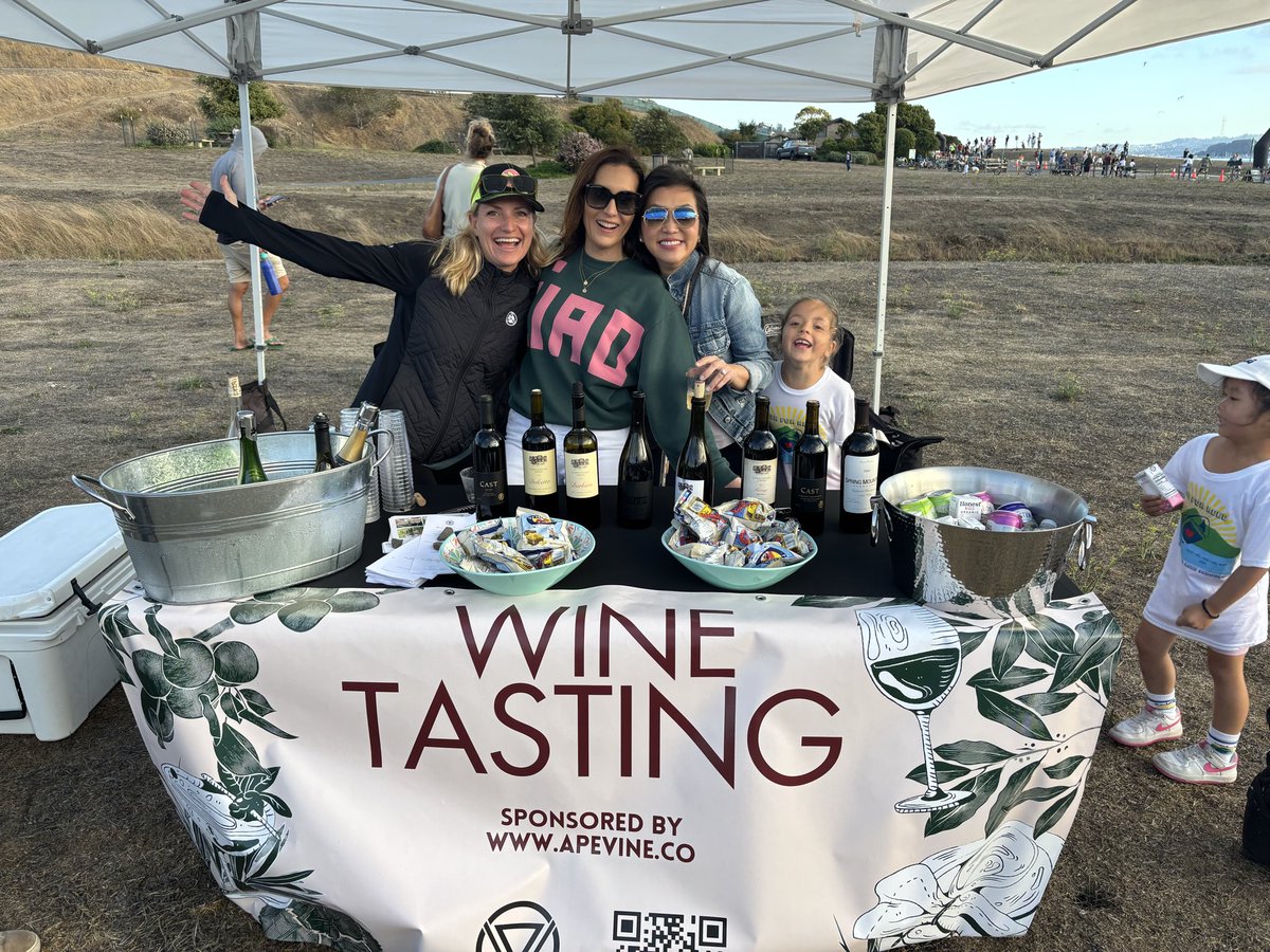 ApeVineLLC's tweet photo. 🍷🏃‍♀️ APEVINE x RUN 4 REED 🏃‍♂️🍷

We were proud to sponsor this year’s Run 4 Reed in Tiburon; a day full of energy, community, and support for local education 🍇

Huge thanks to everyone who stopped by for a glass of our limited-release wines- and to the Reed Schools Foundation. https://t.co/Q8MsTMbzfB