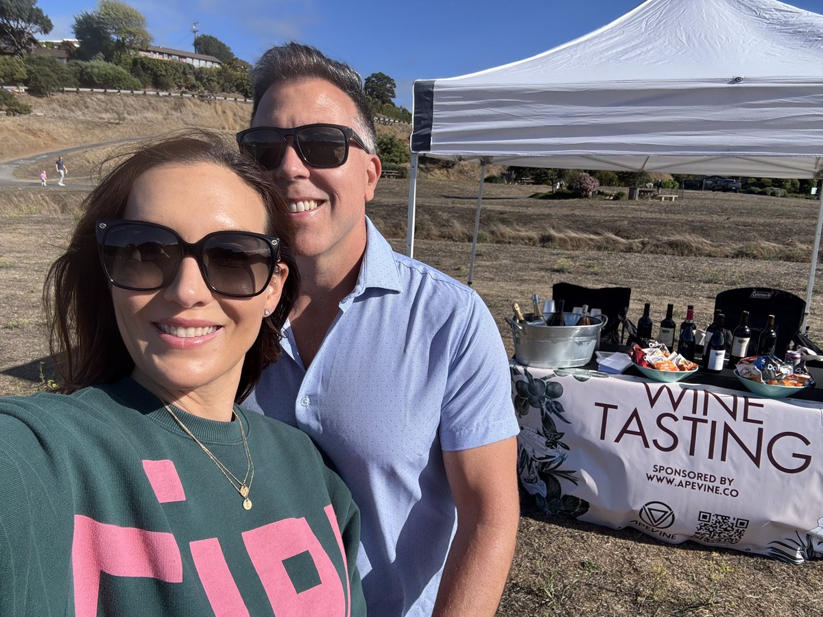 ApeVineLLC's tweet photo. 🍷🏃‍♀️ APEVINE x RUN 4 REED 🏃‍♂️🍷

We were proud to sponsor this year’s Run 4 Reed in Tiburon; a day full of energy, community, and support for local education 🍇

Huge thanks to everyone who stopped by for a glass of our limited-release wines- and to the Reed Schools Foundation. https://t.co/Q8MsTMbzfB
