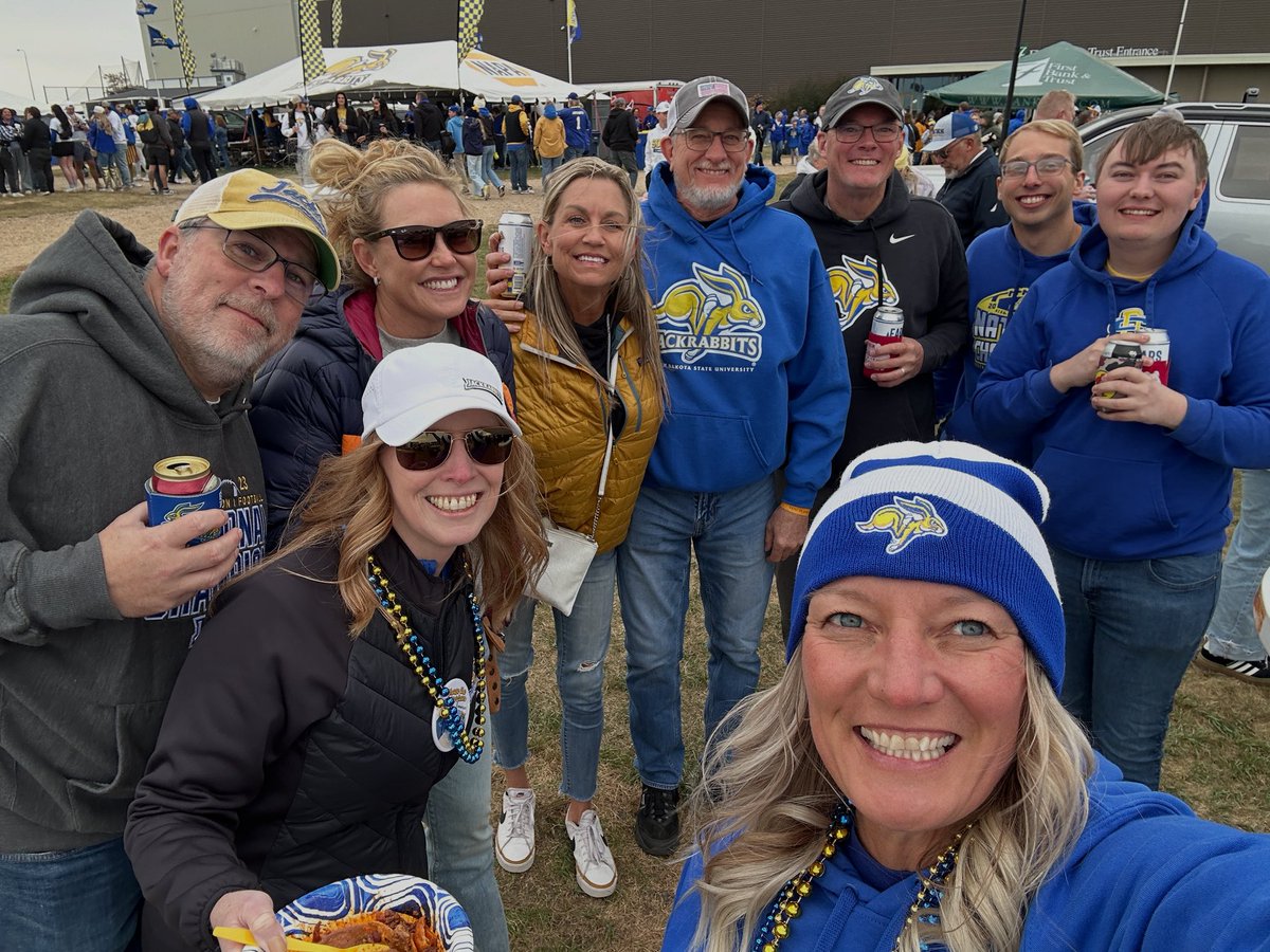 DOSportsMed's tweet image. happy hobo day! #gojacks