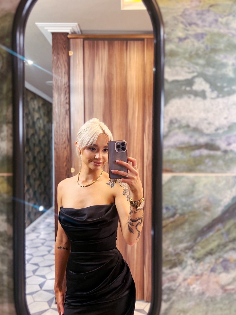 What satisfaction has lurking ever given you? We both know what you truly want. Submission. Hand over all that control to a hot, blonde Goddess 🤍