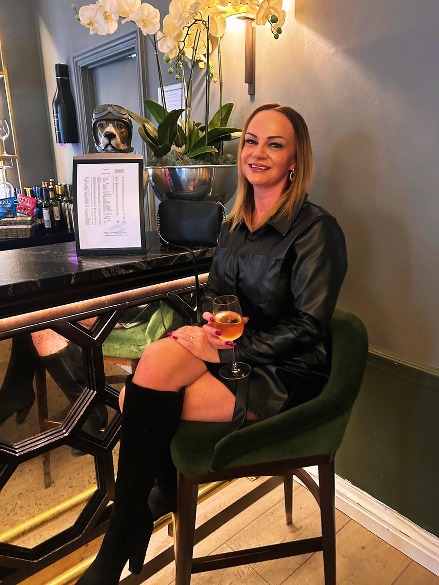 gemben82's tweet image. Tomorrow I reach as milestone I had a 30 percent chance of never reaching.

Cheers to 8 years cancer free 🥂💕