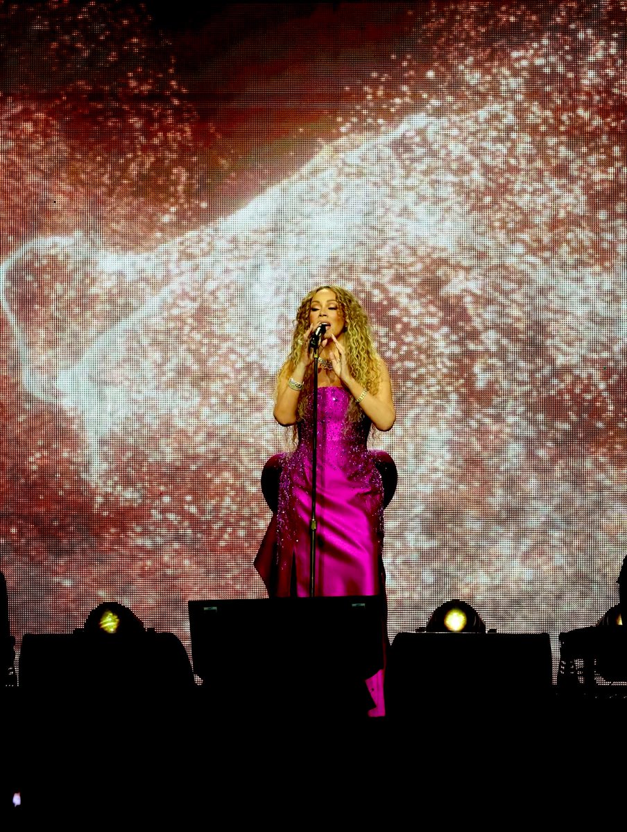 hayashi283's tweet photo. Always be your baby 🦋
แงงงงงงง หนูรักแม่นะคะ
#TheCelebrationOfMimi
#MariahCareyLivelnThailand
#MariahCareyInBangkok2025
#mariahcareyinbangkok2025 https://t.co/n3A45qmrc8