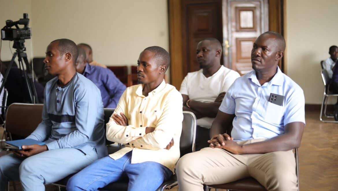 In the <a href="/MasazaCup_/">Masaza Cup ⚽</a> semifinals, Bugerere will host Ssingo at Ntenjeru Ssaza grounds on Sunday, October 12th, in the first leg before meeting on October 19th at Ssingo House, Mityana Ssaza grounds to decide who reaches the final.

Read more 👇🏿
#GoLocal⚽
nnalubaalesports.com/masaza-cup-mco…