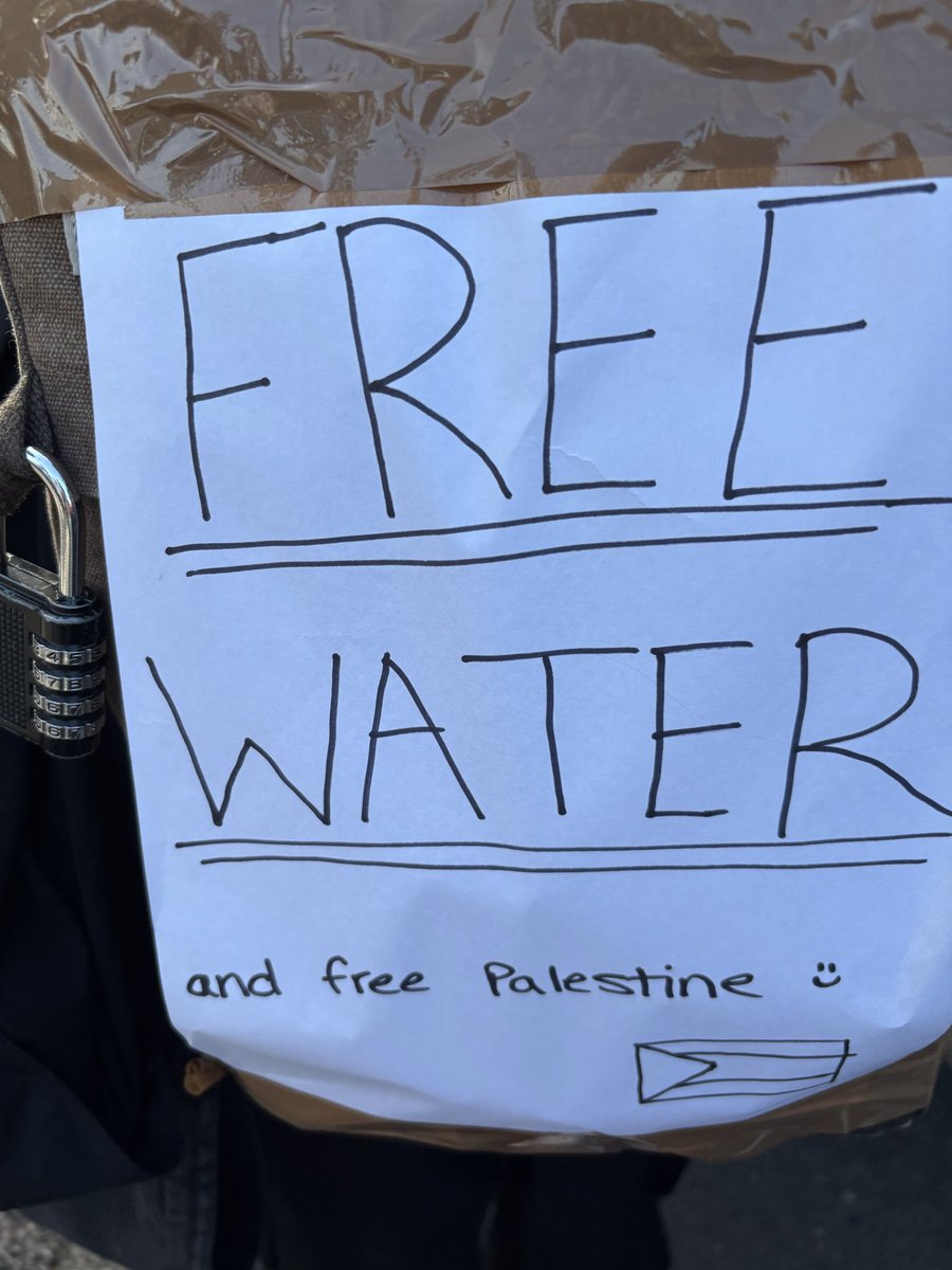 HackneySLeft's tweet image. Huge London demo today in support of peace, justice and freedom for the people of Palestine.

We won’t give up until Palestinians can determine their future and live in dignity and security in their homeland.

#StopArmingIsrael