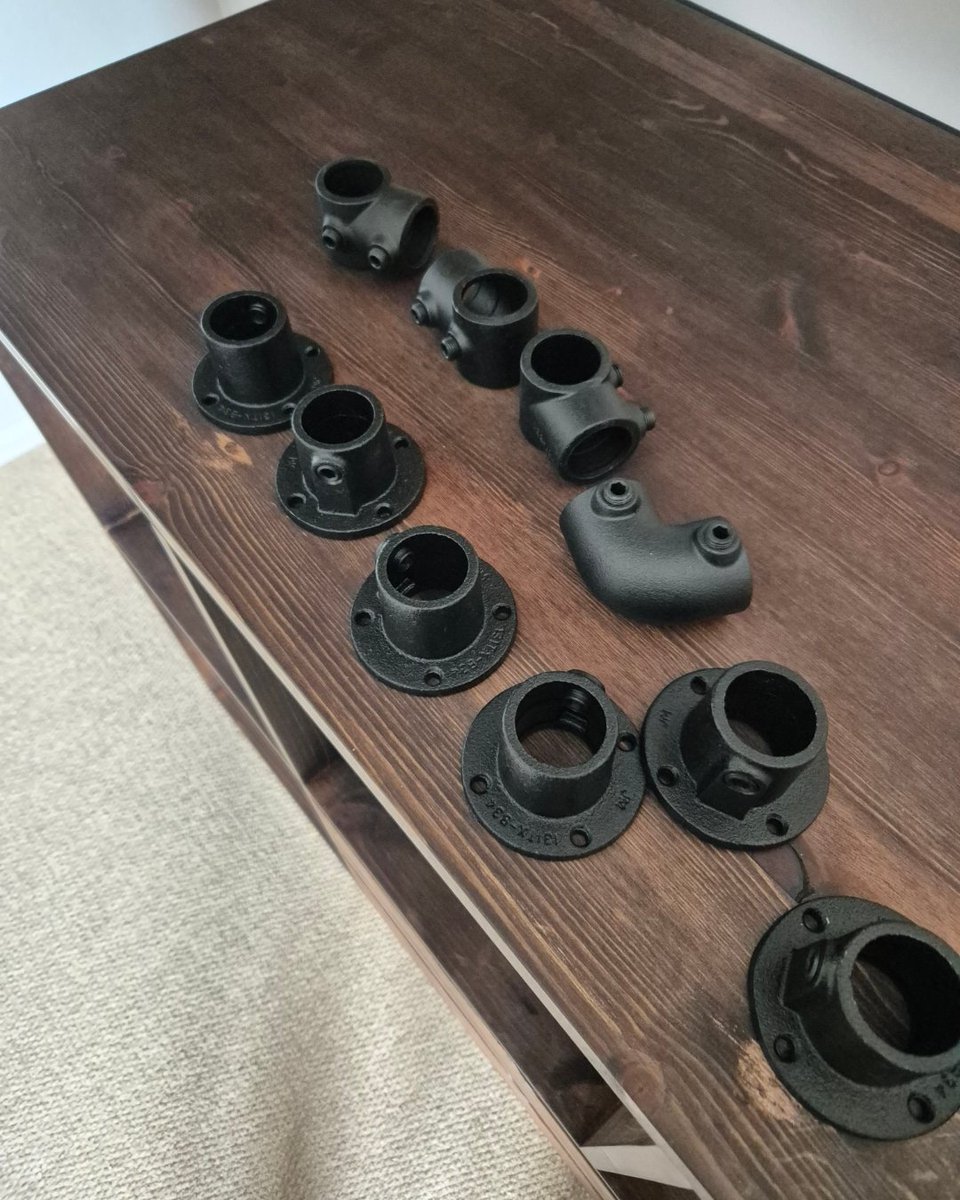 A customer designed a made-to-measure open wardrobe with our black metal tubes for a bold industrial look.

We cut it to size with our free metal cutting service, a perfect fit!

📸: Alfonso Colannino 

Shop our black tube &amp; clamp - bit.ly/48HEOZy