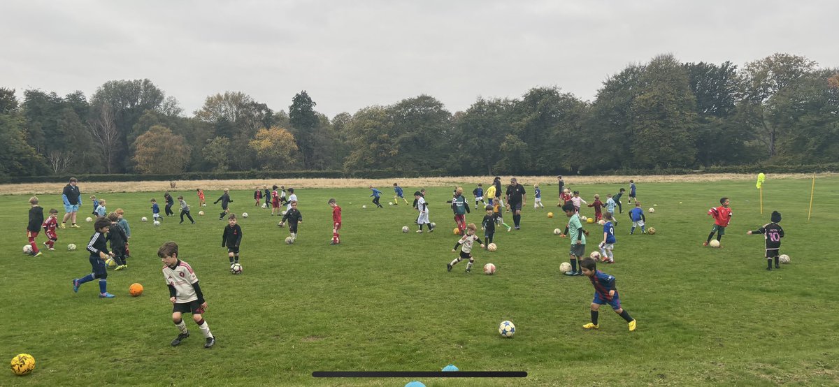 80+ kids across our 2 free coaching sessions today at Calderstones Park. Special mention to all are fantastic/caring coaches and to all the parents who bring their children along and step back and say nothing while their kids enjoy their hour of football ⁦<a href="/JagotaRavinder/">FREE FOOTY COACHING</a>⁩