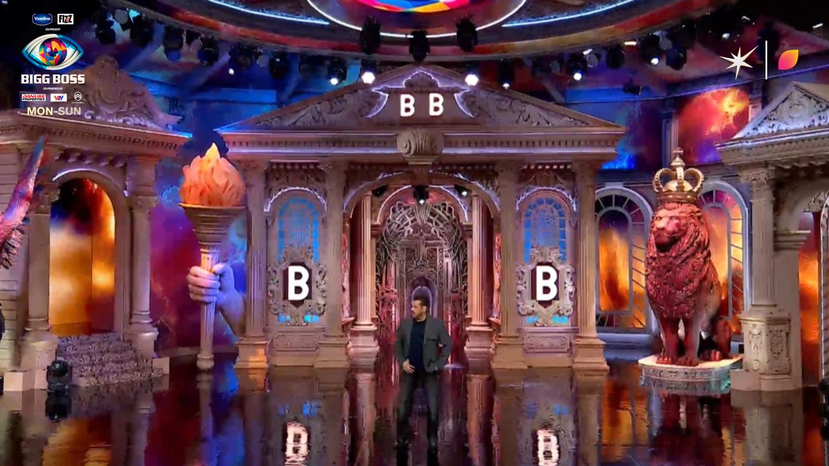 BiggBoss's tweet image. Weekend ka mood set karne aa gaye hain Salman Khan! 😍
Kisse lagega aaj chaarso chaalis ka jhatka? ⚡

#BB19 #BiggBoss19 #BiggBoss @BeingSalmanKhan