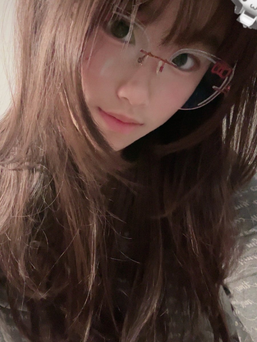 do we fw my hello kitty glasses 🐾 (｡･ω･)ﾉﾞ