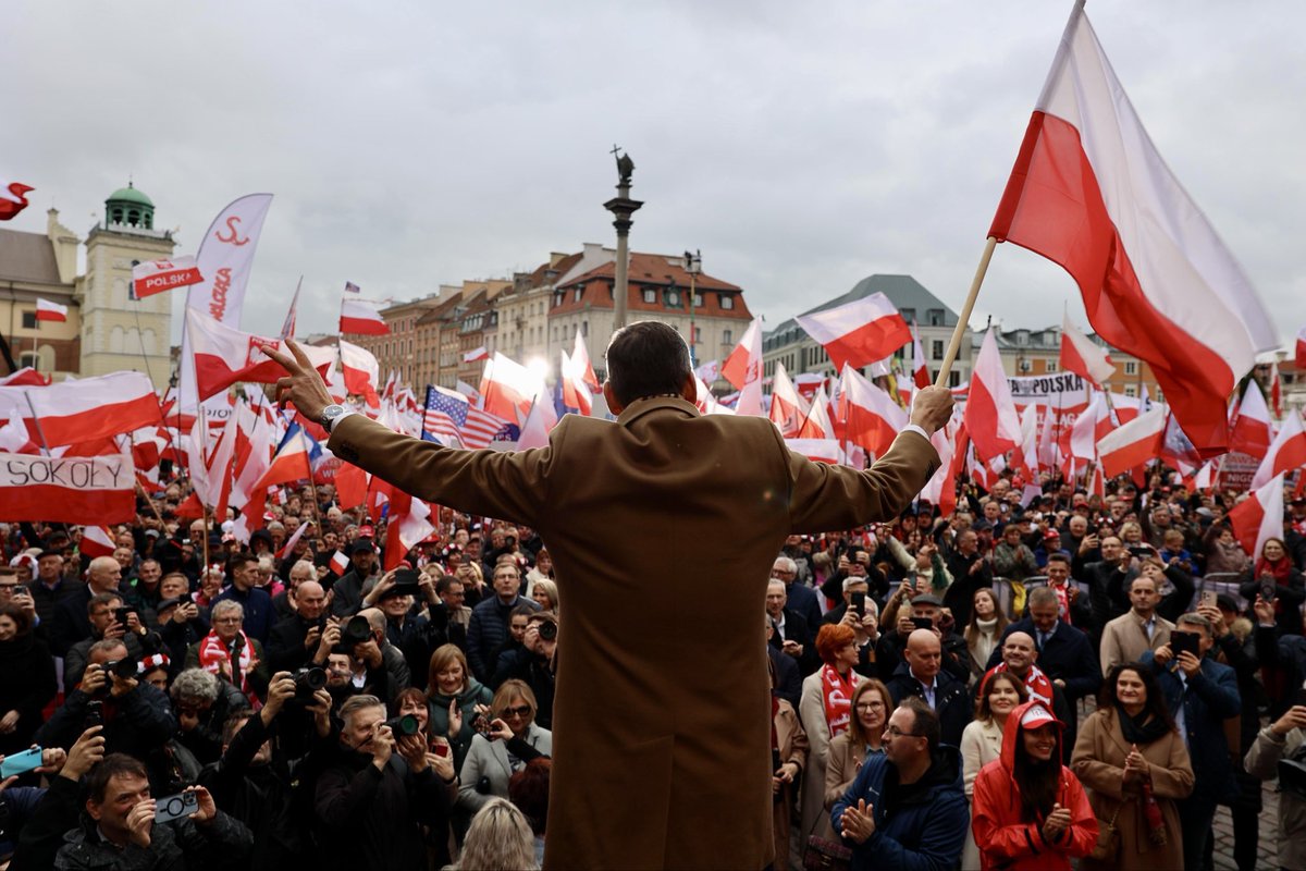🔥Ale fota Premiera Morawieckiego 🔥
Zawsze tam, gdzie powinien być 🙌 Dziś w obronie Polski 🇵🇱💪 #NieDlaNielegalnejMigracji #wObroniePolski #MigranciTuska