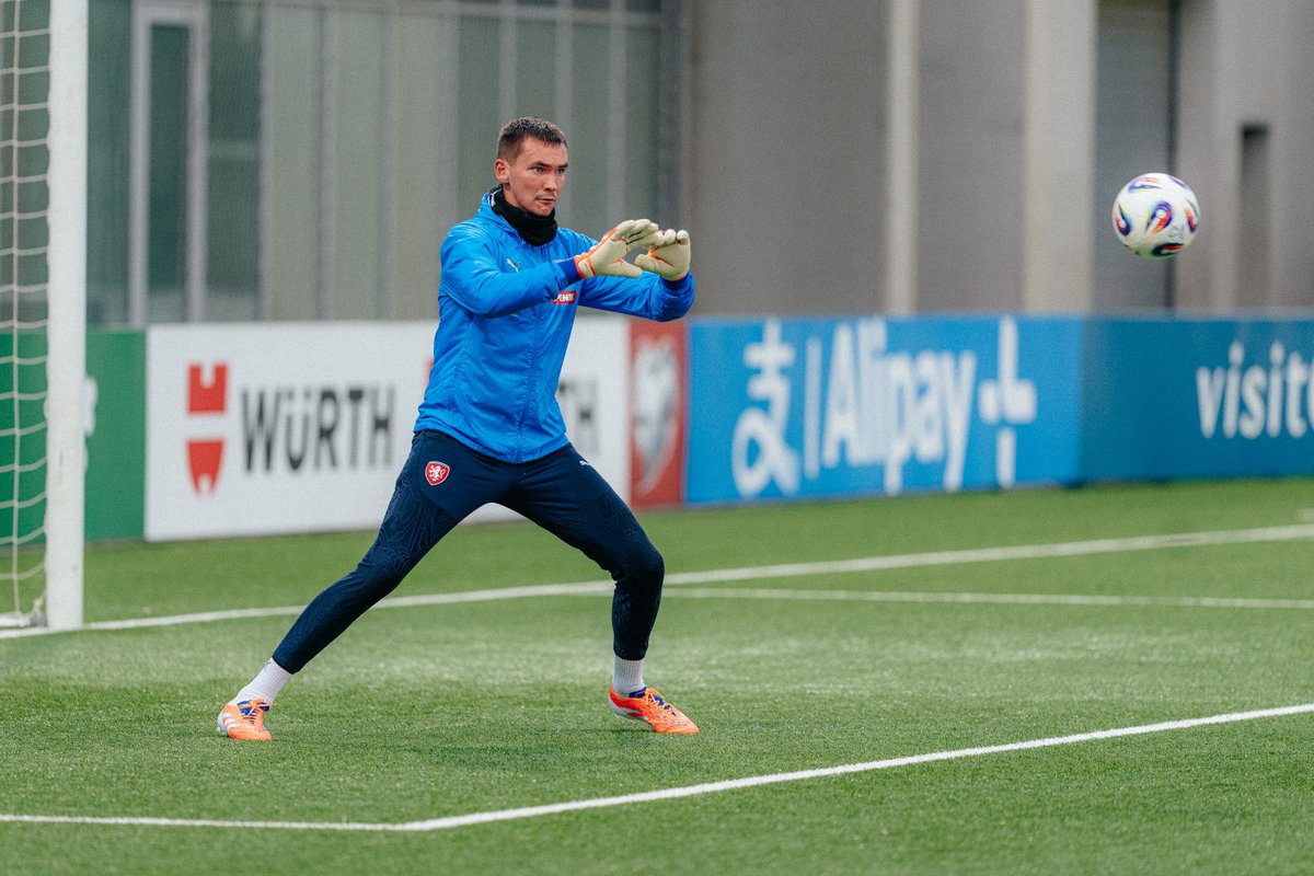 ceskarepre_eng's tweet image. Pre-match training session at the Tórsvøllur stadium. 

#WCQ