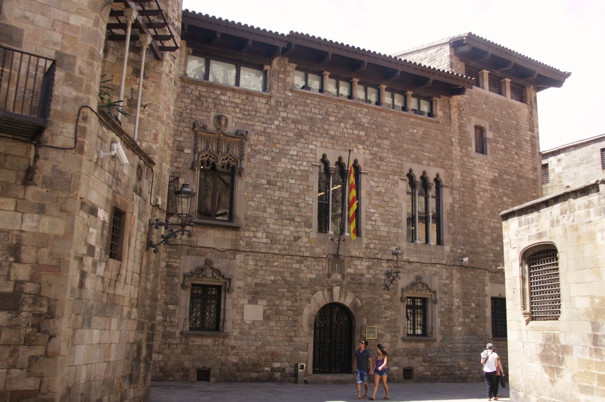 👋 Prepareu agendes! Comencem el curs amb una xerrada i una passejada per entendre què és el barri Gòtic. Amb Jordi Sacasas, arxiver del Pi. Tota la informació a: omnium.cat/ca/activitat/q…